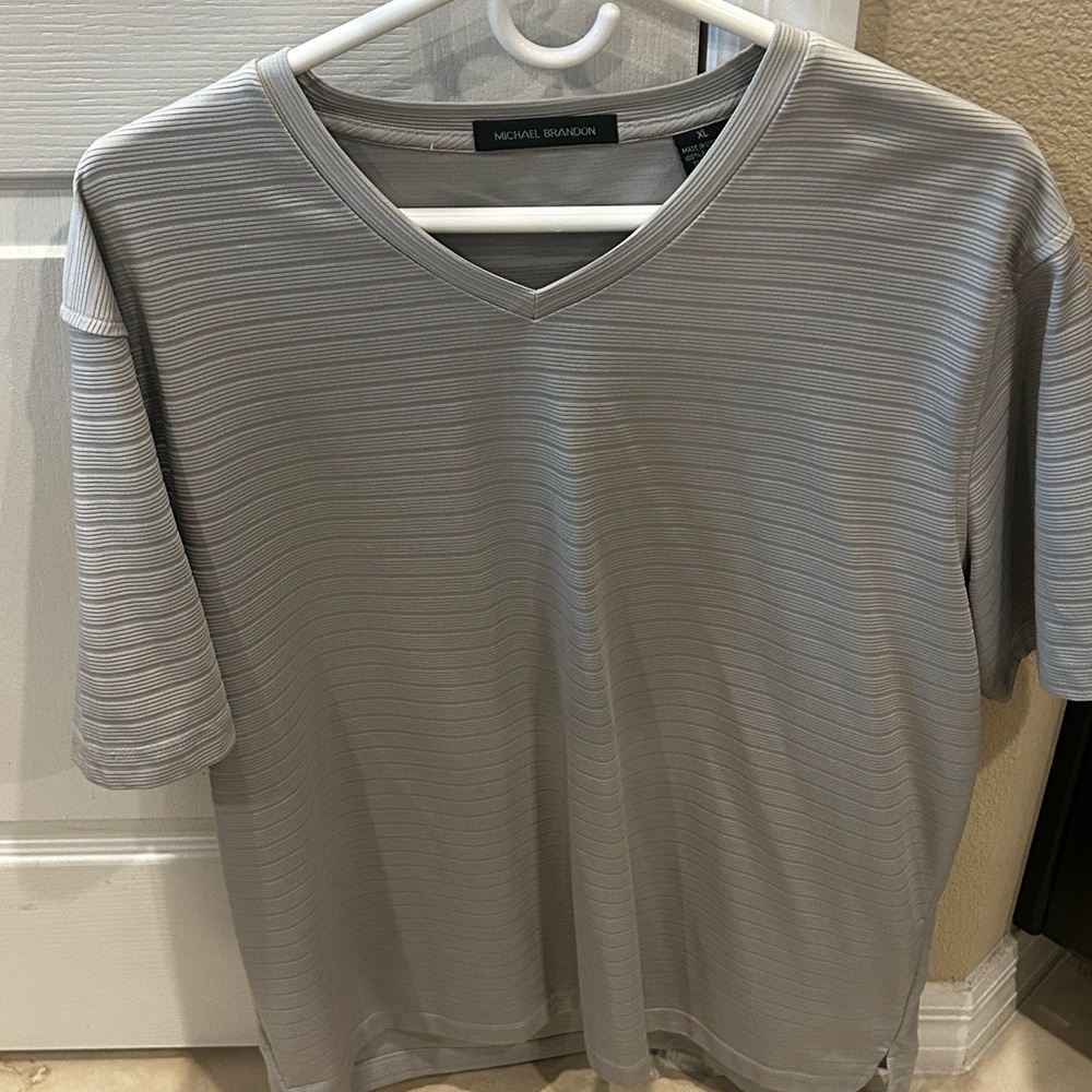 Michael Brandon Gray V-Neck Shirt. Size XL.